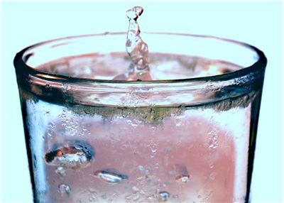 Picture Of Carbonated Water In Glass